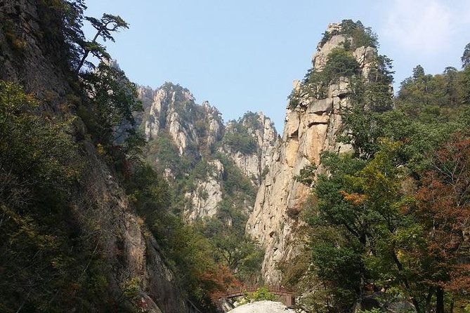 2-Day Hike through the Scenic Valleys of Mt. Seoraksan from Seoul - Meals and hotel: fewer decisions, better energy