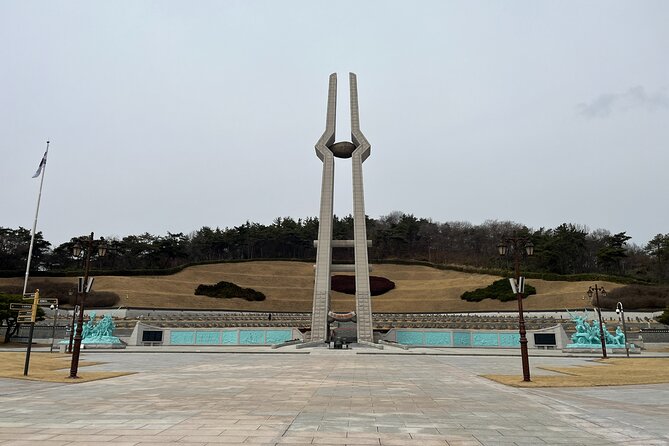 3-Day Korea Western course by K-shuttle Tour from Seoul to Busan - Day 1: Baekje tombs, a mountain fortress, and Jeonju’s hanok life