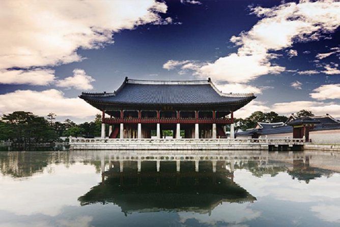 3D Private Seoul Highlight tours with DMZ & Korean Folk Village - Day 1 in Seoul: Hanbok at Gyeongbokgung and the “greatest hits” plan