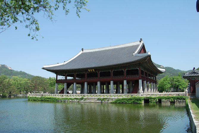 8 Hours Private tour with top attractions in Seoul - Jogyesa Temple in Central Seoul: Big Sacred Energy, No Commute Needed