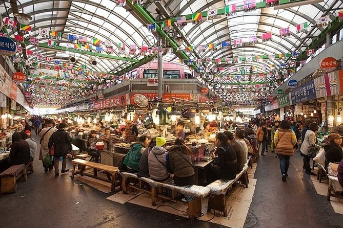 Best of Seoul Shopping Tour - Namdaemun Market: bargain hunting in Korea’s largest classic market (Stop 5)