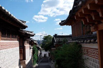Best Walking Tour to Gyeongbok Palace Bukchon Hanok Village - Gyeongbokgung Palace: guard ceremony first, then the architecture story