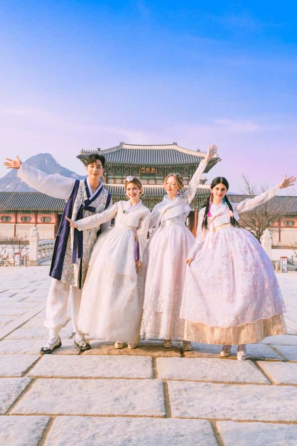 Changdeokgung Hanbok Experience at hanboknam - Getting Oriented at Hanboknam (Anguk / Jongno 3-ga, Line 3)