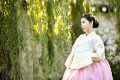 Changdeokgung Hanbok Experience at hanboknam - Getting Dressed the Right Way: Hairstyling and the Inner Skirt