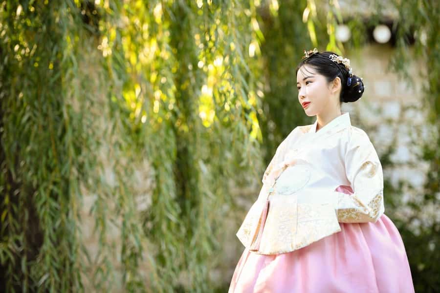 Changdeokgung Hanbok Experience at hanboknam - Getting Dressed the Right Way: Hairstyling and the Inner Skirt