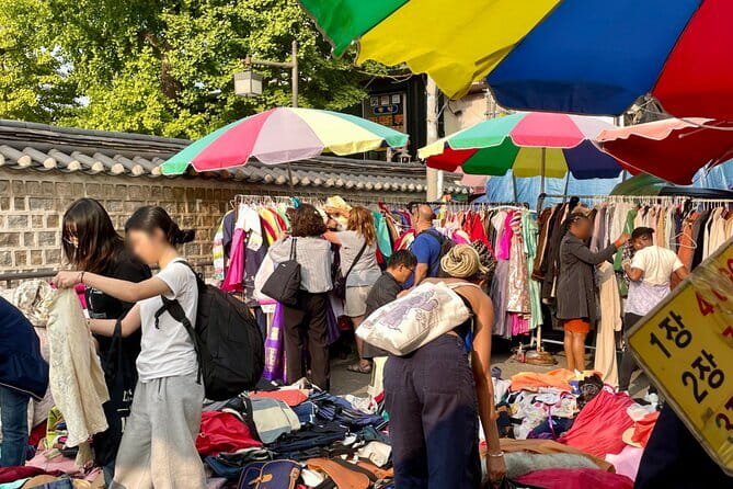 Contemporary & Retro Seoul Private Tour with Local Food Tasting - Who this private Seoul food-and-style tour suits best