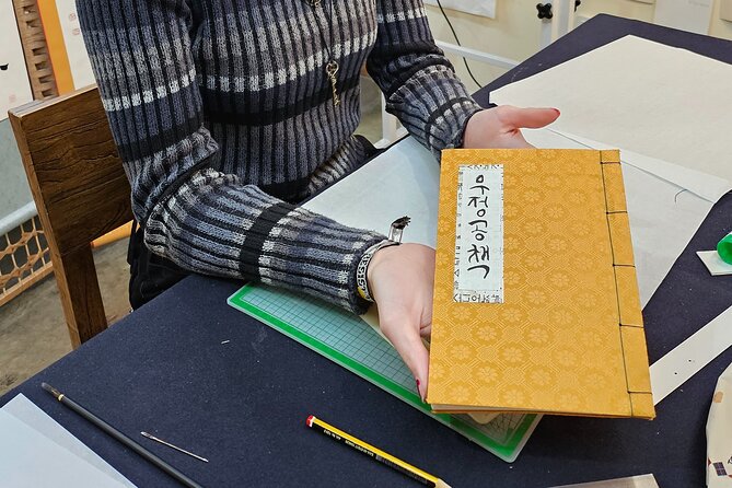 Create a Handmade Traditional Korean Notebook in Insadong - Using your finished notebook for Seoul memories