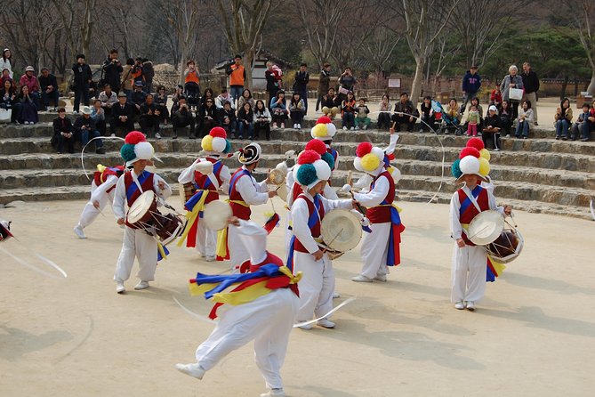 Day Trip to Yongin Daejanggeum and Korean Folk Village from Seoul - Yongin Daejanggeum Park: Sets, Fans, and That Show-Site Energy