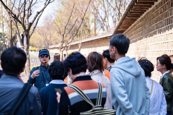 Deoksugung & Jeongdong-gil: A Walk in Korea's Rich Heritage - Jeongdong Theater pause: coffee, restrooms, and traditional performance culture