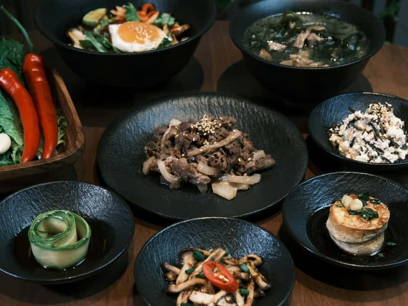 From Forest to Table: A Hansik Cooking Journey in Seoul - Samgyeopsal at the table: grilling plus ssam vegetables