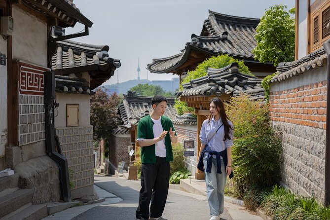 Gwanghwamun Tour l 120 minutes to Understand Local Korean Society - Walking logistics: practical comfort tips