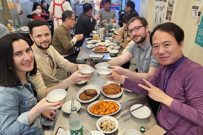 Gwangjang market Netflix Food Walking Tour with Insadong - What you actually eat: fish-cake, mung-bean pancakes, honey dessert, and rice wine