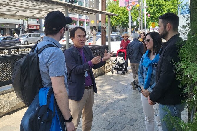 Gwangjang market Netflix Food Walking Tour with Insadong - The guide makes it: Alan Han’s patient, Q&A-friendly style