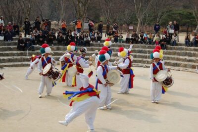 Gyeongbok Palace and Korean Folk Village Tour - Pickup, Blue House Pass-By, and the Day’s Pace