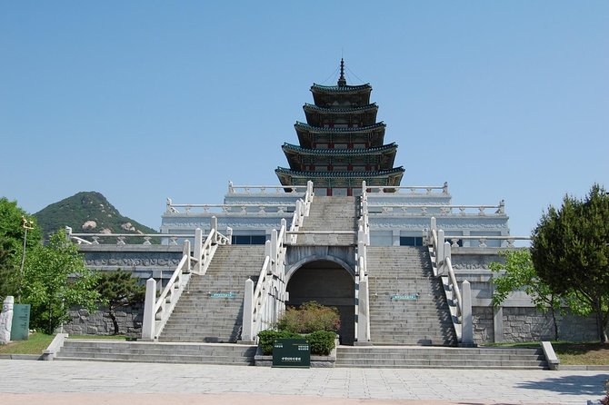 Gyeongbok Palace and Korean Folk Village Tour - Korean Folk Village in Yongin: When Culture Becomes Daily Life