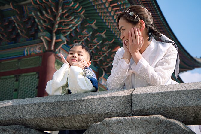 Gyeongbokgung palace family/group private photoshoot - What you actually get: 200+ photos plus 20 edited picks