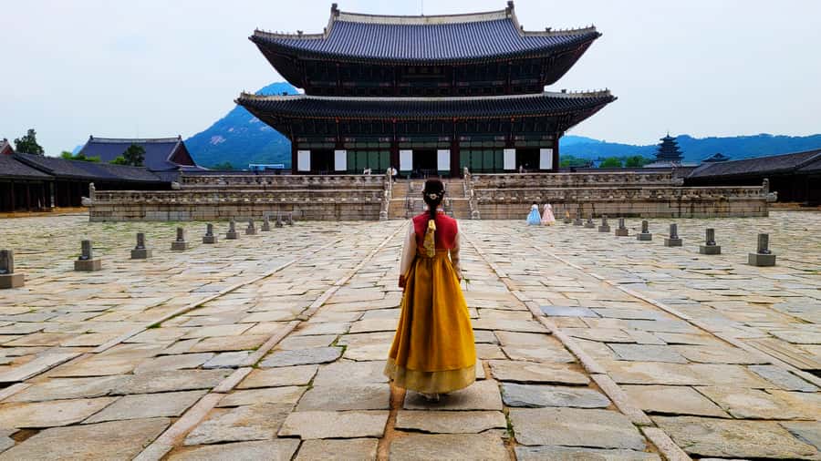 Gyeongbokgung Palace, Jogyesa Temple and Bukchon village - Gyeongbokgung Palace courtyards: Joseon power you can actually feel