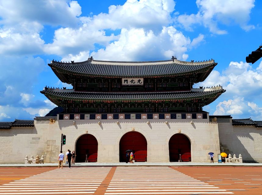 Gyeongbokgung Palace, Jogyesa Temple and Bukchon village - Traditional herbal tea at the palace: a real break, not a sales stop