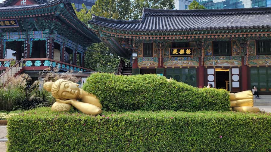 Gyeongbokgung Palace, Jogyesa Temple and Bukchon village - Bukchon traditional village: old-house architecture and a moderate walking pace