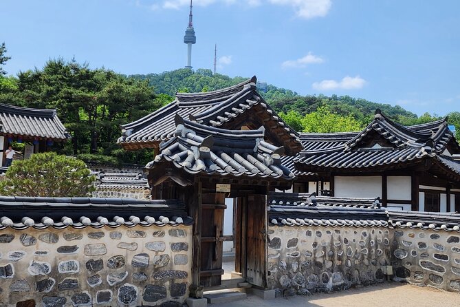 Highlights of Seoul Tour in Seoul: Deoksugung & N Seoul Tower - What the group format feels like day-to-day