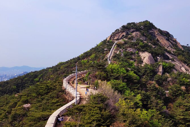 Inwangsan hike & historical sites - Seoul City Wall on Hanyangdoseong: Fortifications in the City Air