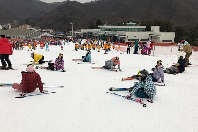 Jisan Forest Ski Resort and Everland 1 Day Tour - Picking the right ski or snowboard option (and why first-timers should skip lift pressure)