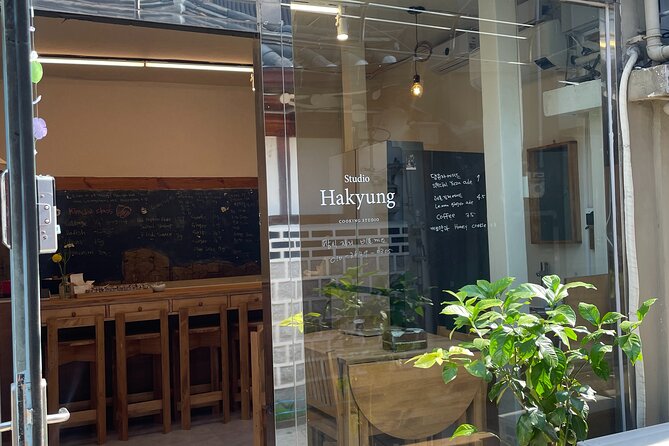 Kimchi class with Chef Hakyung near Gyeongbokgung place - The Food Part: Tea, Soda, and a Small Meal That Keeps Momentum