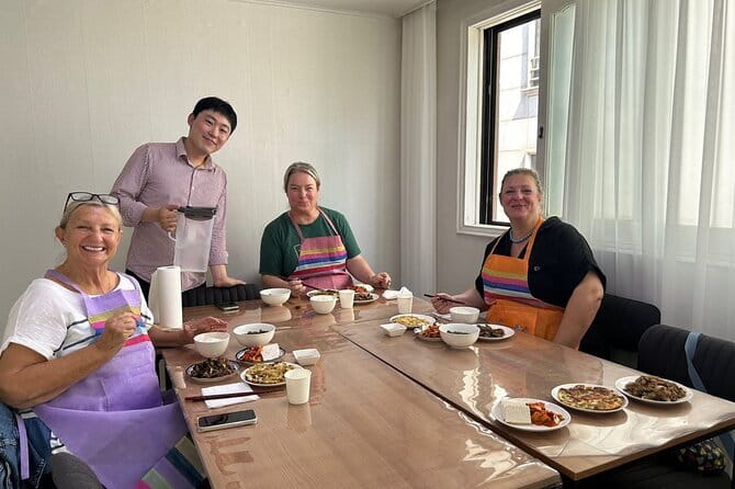 Korea Cooking Class with 3 stars Michelin Chef & Content creators - Stop 1: Lotte World Tower & Mall, and what it adds to your night