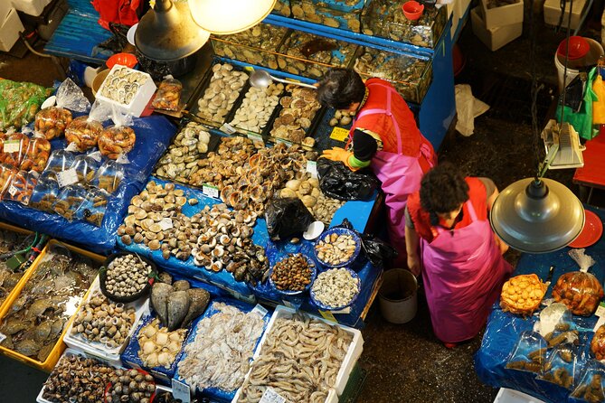 Korean Market Adventure with Chef Yie - Noryangjin Fish market - Lunch Inside the Market: Eating What You Pick