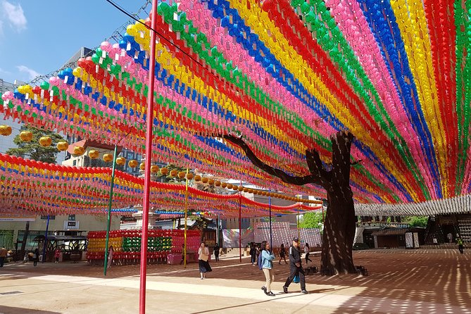 Korean Palace and Temple Tour in Seoul: Gyeongbokgung Palace and Jogyesa Temple - Gyeongbokgung Palace: Joseon royal life in a walkable compound