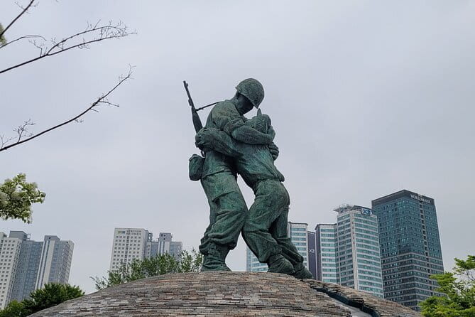 Korean War Memorial Private Guided Tour - Stop 1: Korean War Room I–III at the War Memorial of Korea