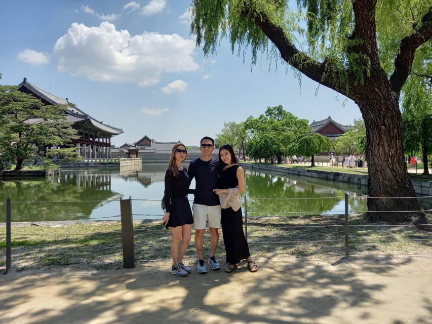 Layover tour to Gyeongbokgung-Folk Museum-Bukchon-Insadong - Jogyesa Temple near Insadong: a calm pause in the middle of the city