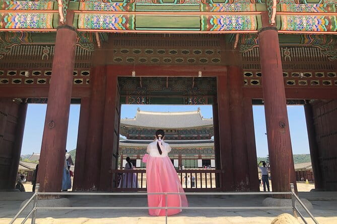 Lee’s Private 4-hour Customized Seoul Tour - Historic neighborhoods: Bukchon Hanok Village and Insadong-style streets