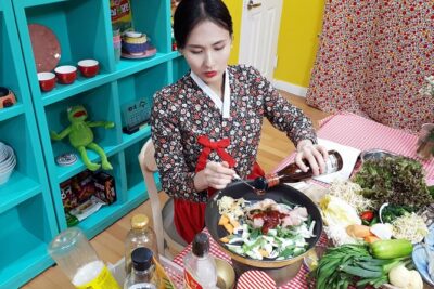 Local Home Korean Cooking Class & Market Adventure in Seoul - Hanjeongsik dinner: 10+ side dishes plus dessert and makgeolli