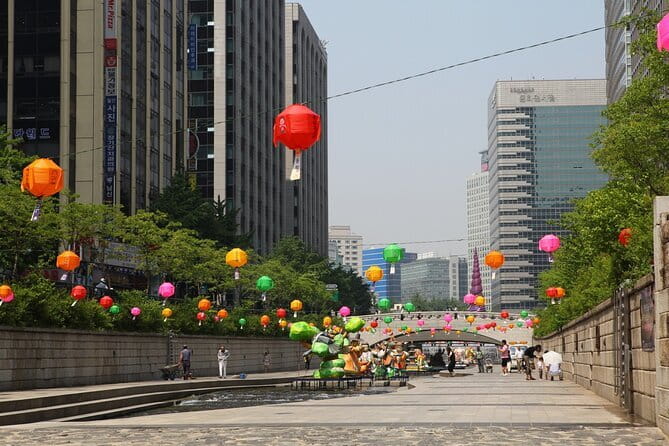 Max Out Seoul: Must Visit City Highlights Panoramic Day Tour - Cheonggye Plaza: the overpass-to-park transformation