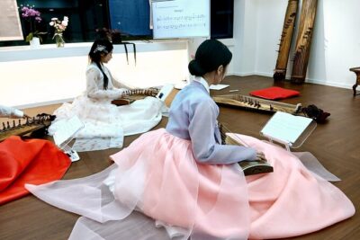 Play Gayageum in Hanbok Cultural Experience in Bukchon - The value of a private, beginner-ready instrument lesson