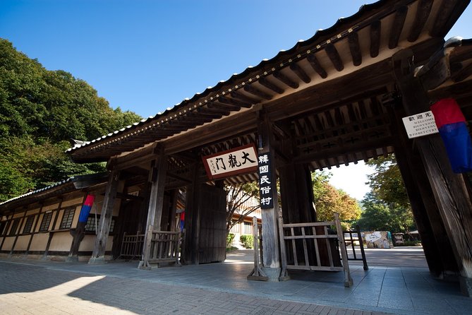 Private Korean Folk Village, Suwon Starfield Libarary&Hwaseong - Stop 2: Hwaseong Fortress for real Joseon-era context