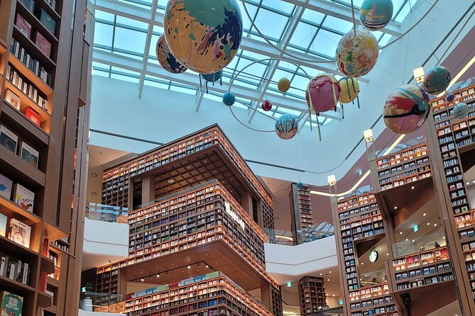 Private Korean Folk Village, Suwon Starfield Libarary&Hwaseong - Stop 3: Starfield Suwon Library for a modern pause (and photos)