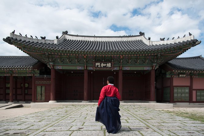 Private Palace Photo Shoot in Seoul with a Photographer - Why a private Gyeongbokgung photoshoot at Gyeongbokgung makes sense