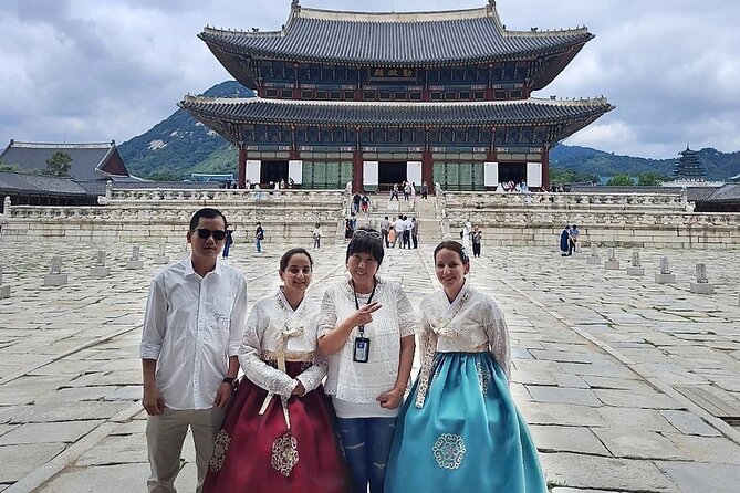 Private Seoul City Tour Palace, village, temple, market - Bukchon Hanok Village: Hanbok and Walking Like a Yangban