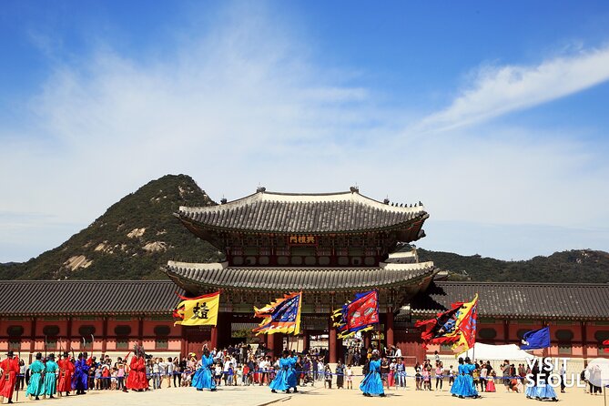 Private tour guide service in Seoul, Korea - Insadong: antiques, alleys, and old Seoul in 30 minutes