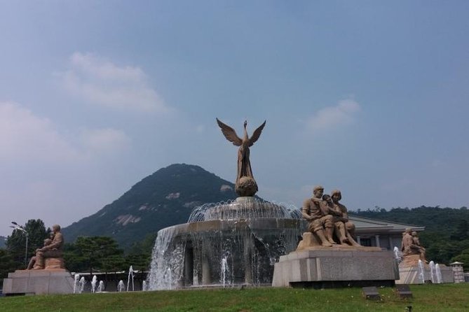 (Private tour) Seoul highlights; Gangnam and beyond Tour - Gyeongbokgung Palace: seeing the Joseon-era center in context