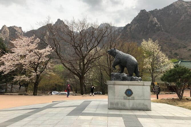 Seoraksan and Cherry Blossom Lake 1 day trip from Seoul - Why Seoraksan and Lake Yeongrang work as a single day