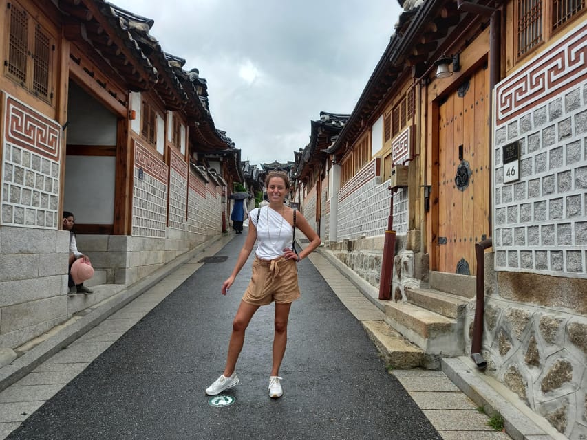 Seoul: 4-Hour Guided Tour to Palace, Bukchon, Jogyesa Temple - Bukchon Hanok Village: the old neighborhood you can frame in one shot