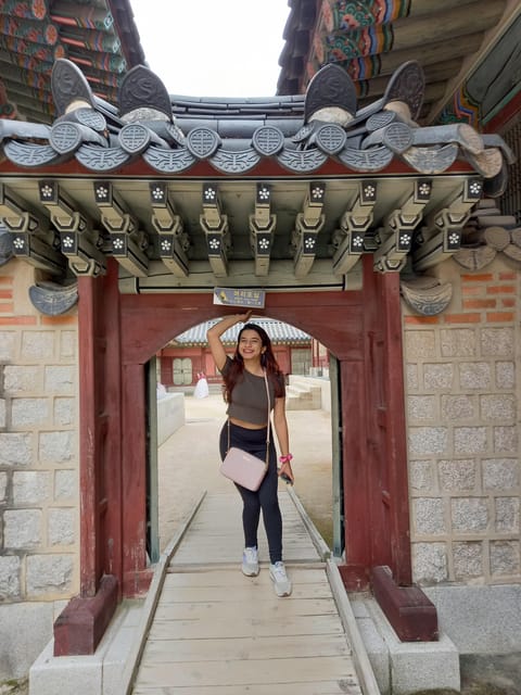 Seoul: 4-Hour Guided Tour to Palace, Bukchon, Jogyesa Temple - Price and logistics: what you’re paying for, and what you still need to budget