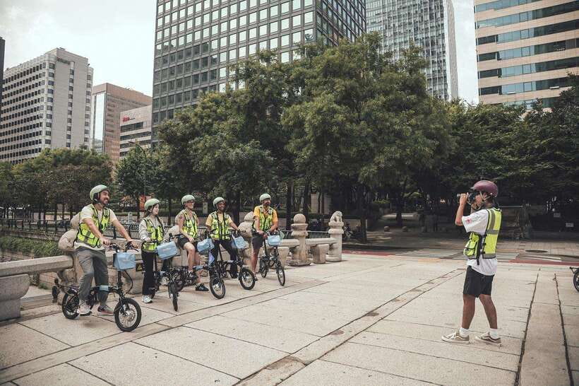 Seoul: Afternoon Ebike tour and "Happy Hour" food and drinks - Ikseondong romantic alleys: dessert time that feels like an intermission