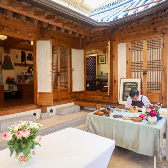 Seoul: Bukchon Hanok Village Walking Tour - Tea and sweets break: a calm moment built into the tour