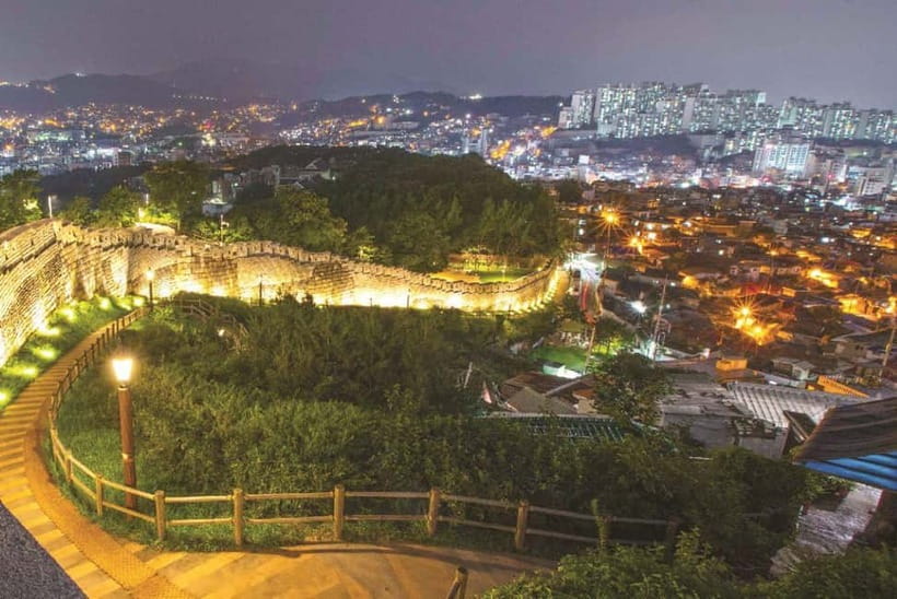 Seoul: Changgyeonggung & Gwangjang Market & Naksan Park - Small Group, Bilingual Guidance, and How to Get the Most Out of It