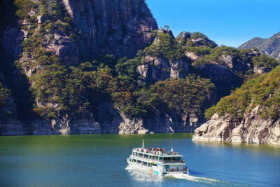 Seoul: Chungju Cruise, Cable Car & Cave Kayak Adventure Tour - Cruising Chungju Lake: Quiet Water, Cliffs, and 20 Minutes That Matter