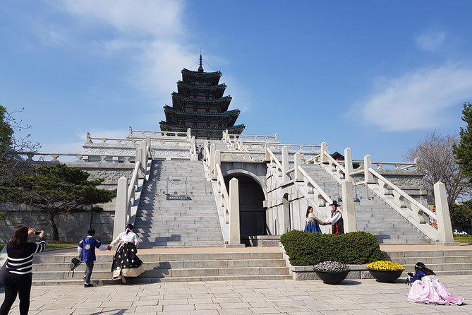 Seoul City Sightseeing Tour Including Gyeongbokgung Palace, N Seoul Tower, and Namsangol Hanok Village - National Folk Museum of Korea: daily life, not just royalty photos